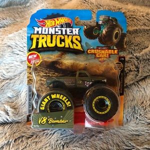 Hot Wheels Monster Truck V8 Bomber 2020 NIP